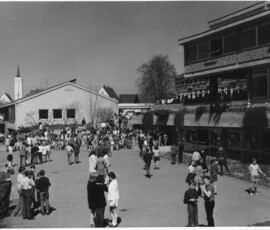 Blick in den Pausenhof der Realschule im Jahr 1971 Ingrid Mechel